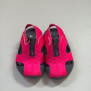 Nike Fuchsia and Black Baby Sandals 2C
